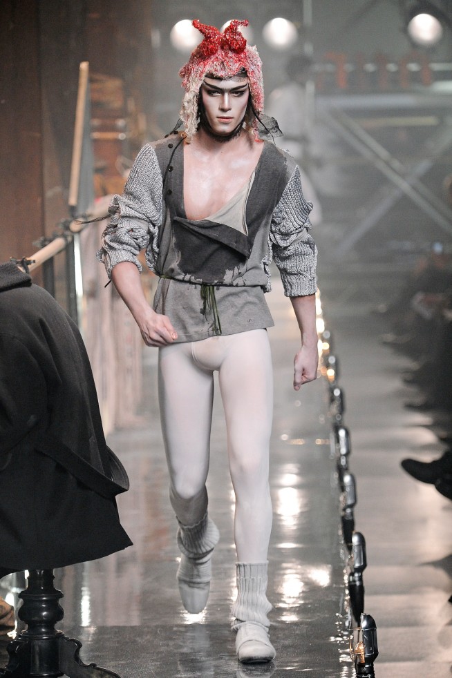 desfiles-johngalliano-parisinverno2011men-127