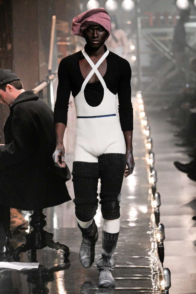 desfiles-johngalliano-parisinverno2011men-129