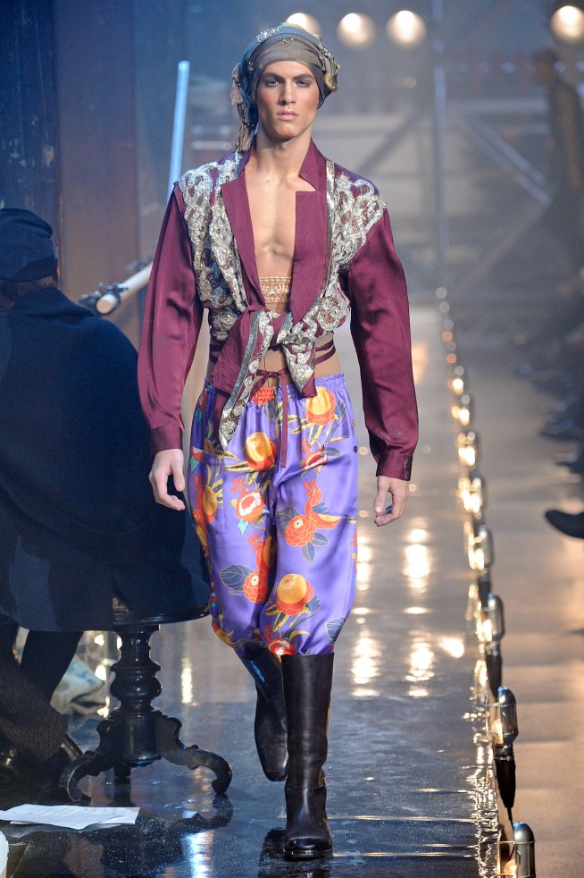 desfiles-johngalliano-parisinverno2011men-132