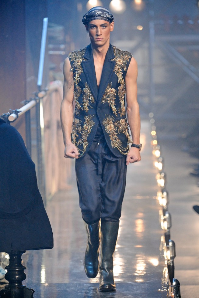 desfiles-johngalliano-parisinverno2011men-133