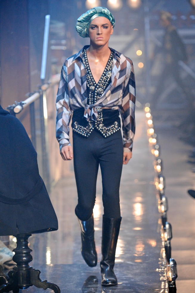 desfiles-johngalliano-parisinverno2011men-137