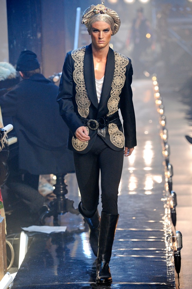 desfiles-johngalliano-parisinverno2011men-138
