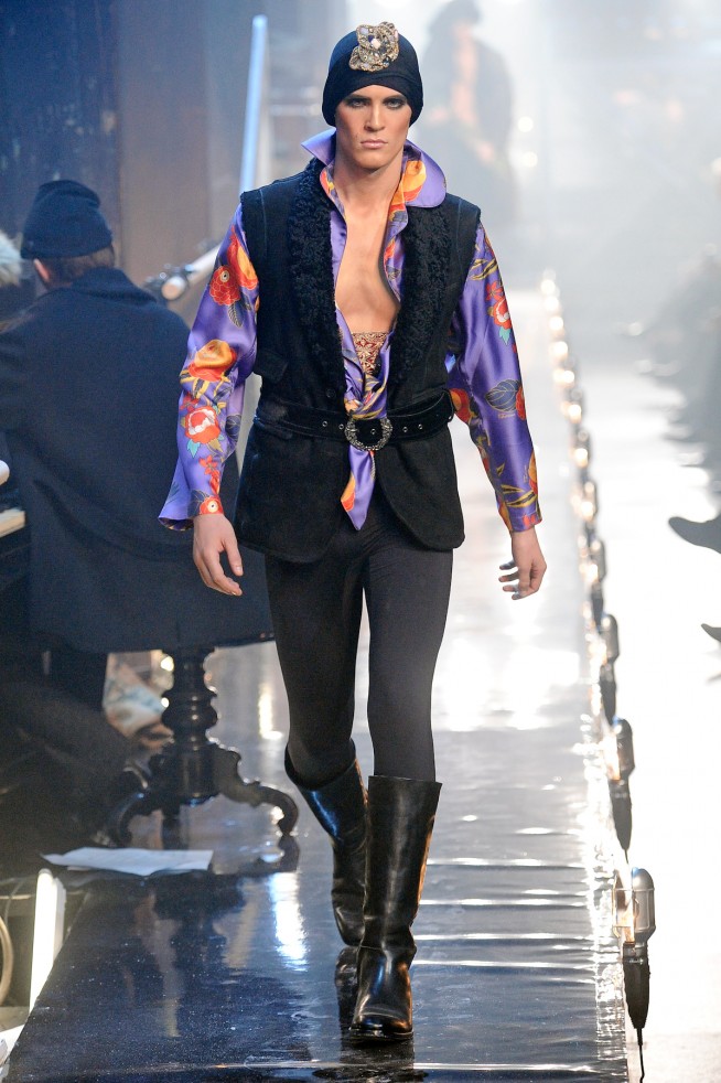 desfiles-johngalliano-parisinverno2011men-139
