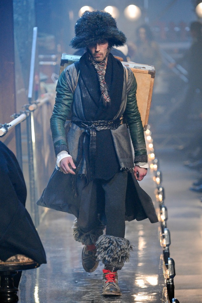 desfiles-johngalliano-parisinverno2011men-141