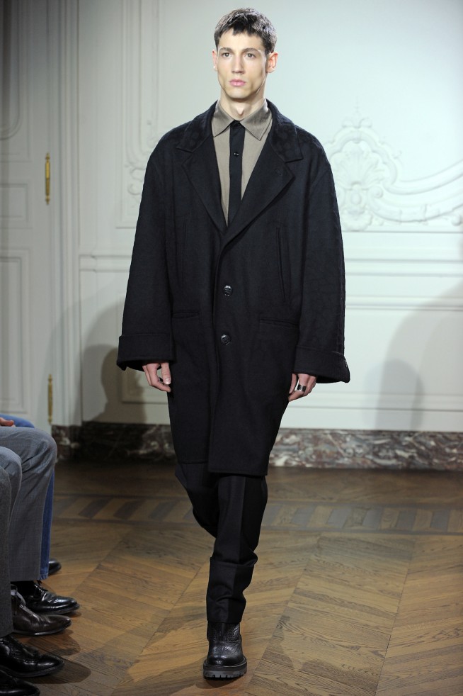 desfiles-yvessaintlaurent-parisinverno2011men-117