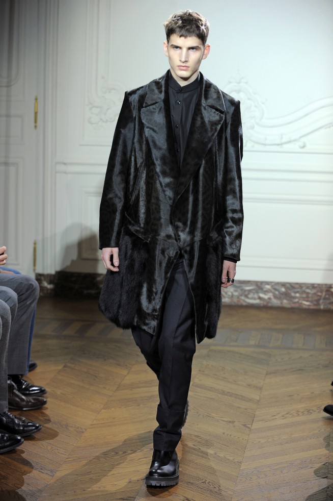 desfiles-yvessaintlaurent-parisinverno2011men-121
