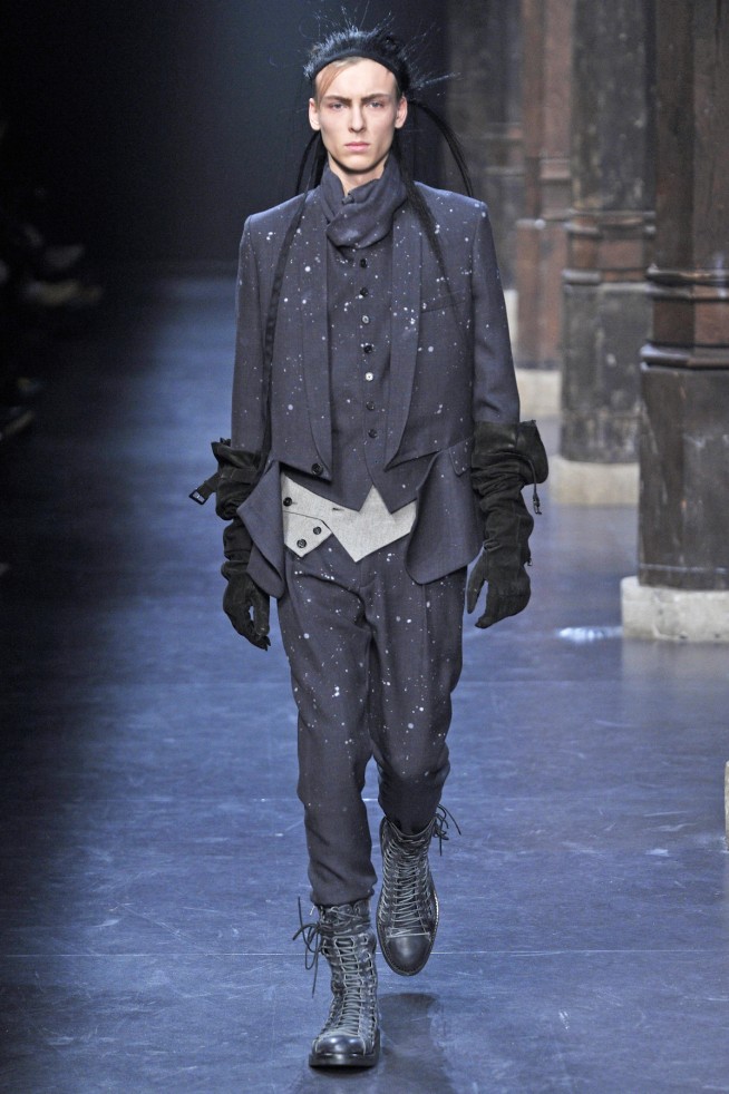 desfiles-anndeeulemeester-parisinverno2011men-112