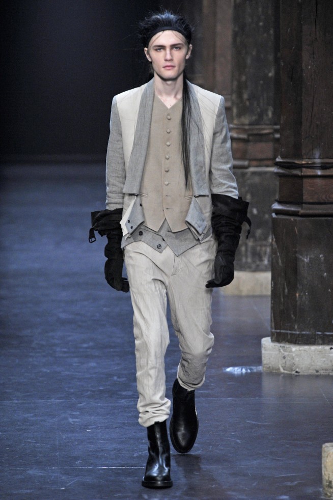 desfiles-anndeeulemeester-parisinverno2011men-113