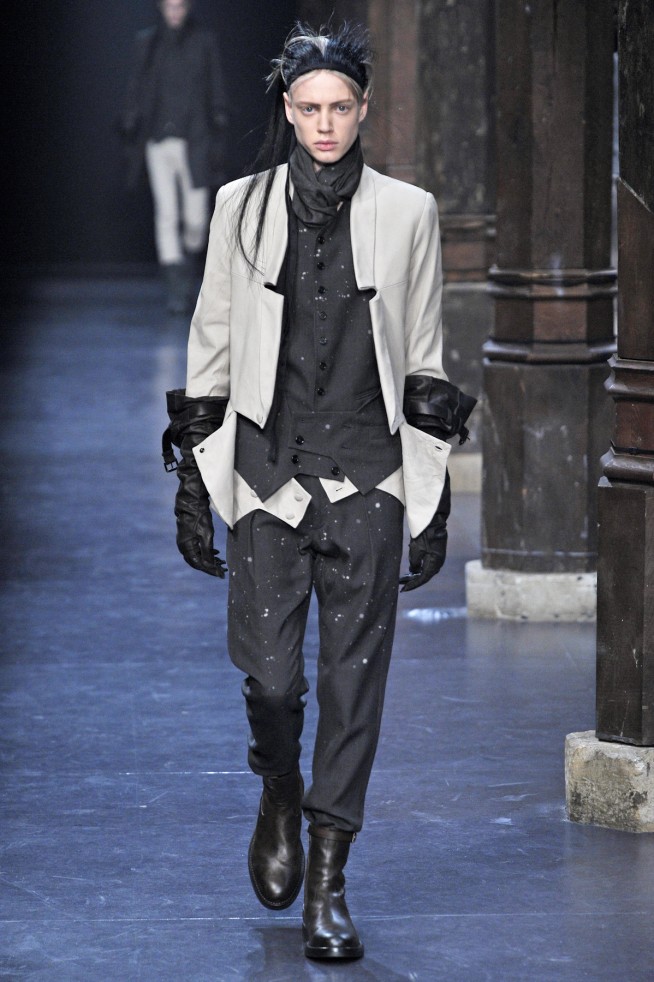 desfiles-anndeeulemeester-parisinverno2011men-114