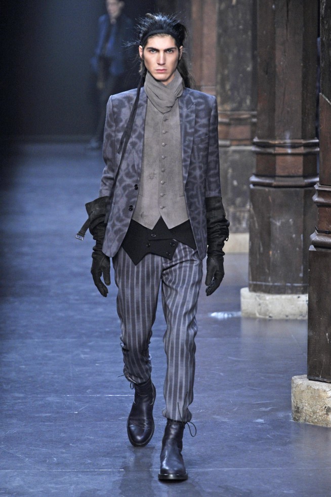 desfiles-anndeeulemeester-parisinverno2011men-118