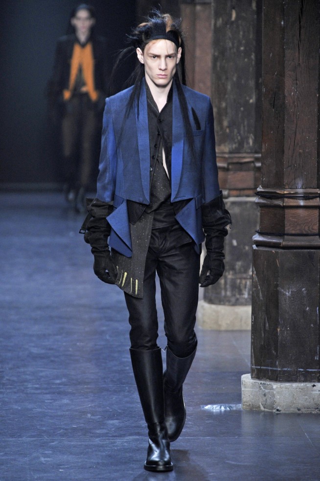desfiles-anndeeulemeester-parisinverno2011men-119
