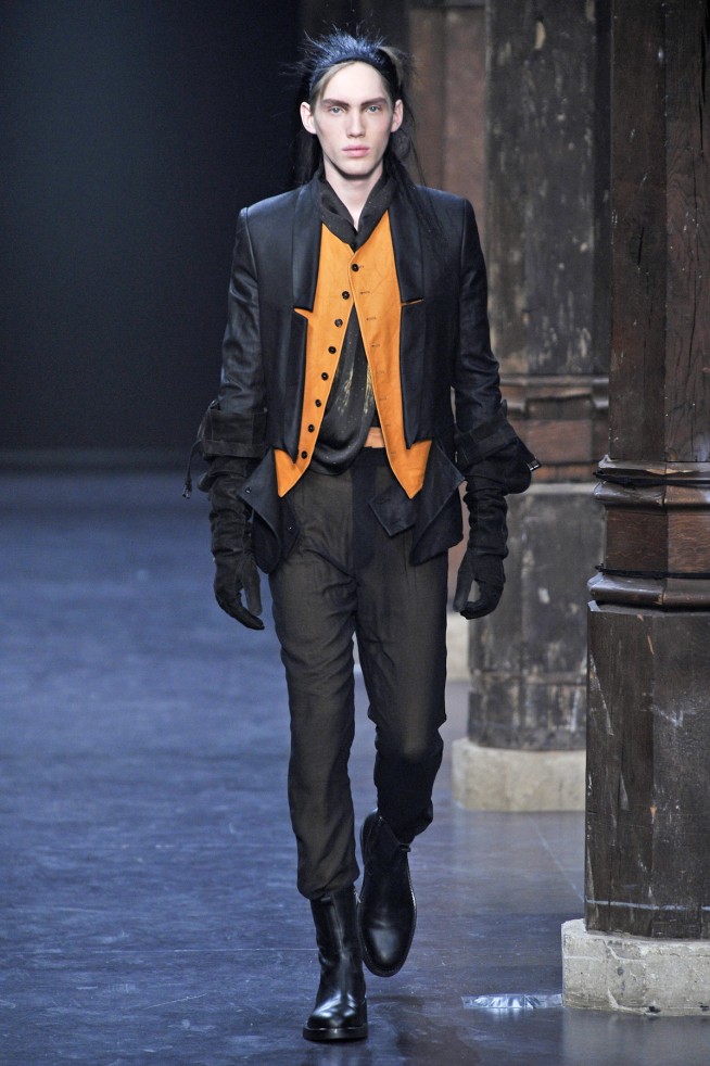 desfiles-anndeeulemeester-parisinverno2011men-120
