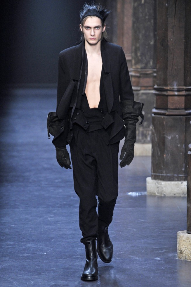 desfiles-anndeeulemeester-parisinverno2011men-125