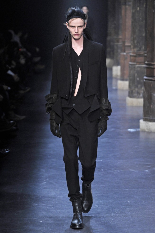 desfiles-anndeeulemeester-parisinverno2011men-128