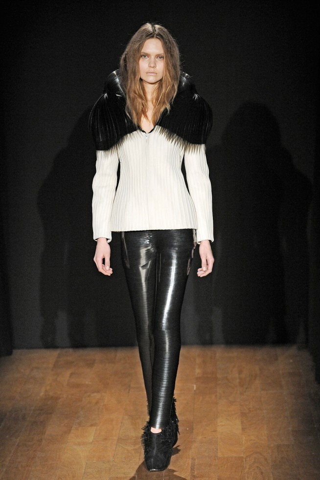 desfiles-irisvanherpen-parisverao2011hc-105