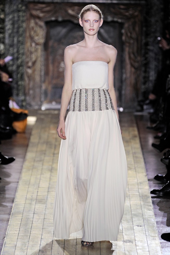 desfiles-valentino-parisverao2011hc-110