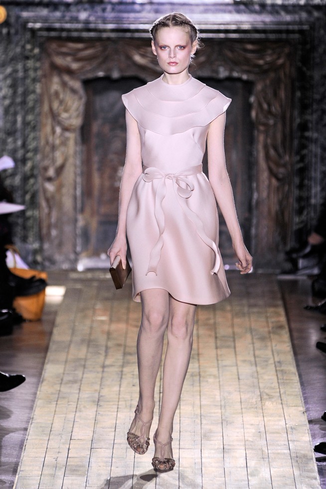 desfiles-valentino-parisverao2011hc-113