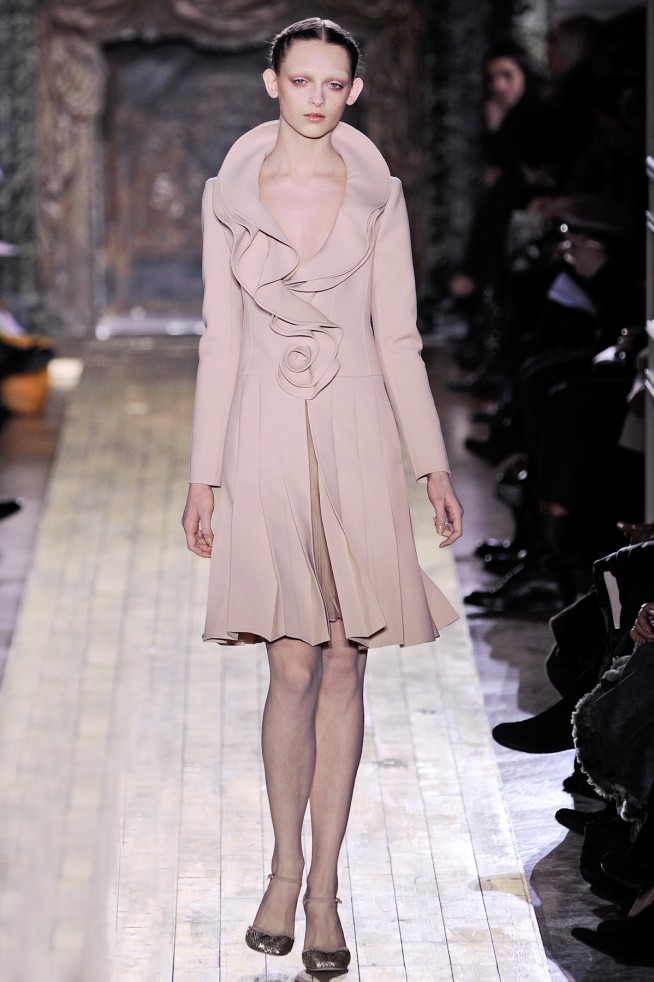 desfiles-valentino-parisverao2011hc-116