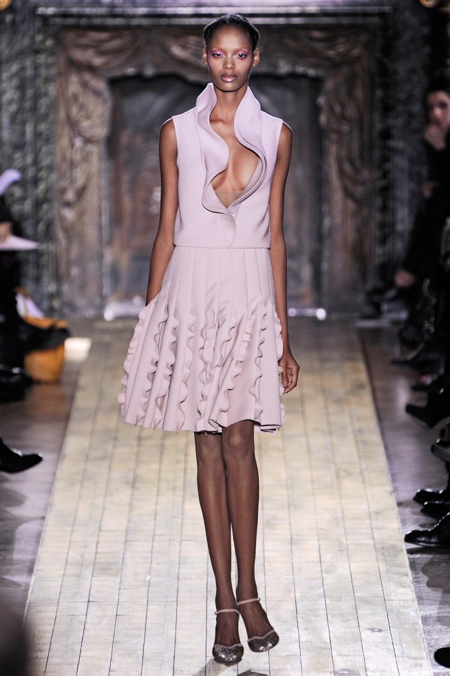 desfiles-valentino-parisverao2011hc-117
