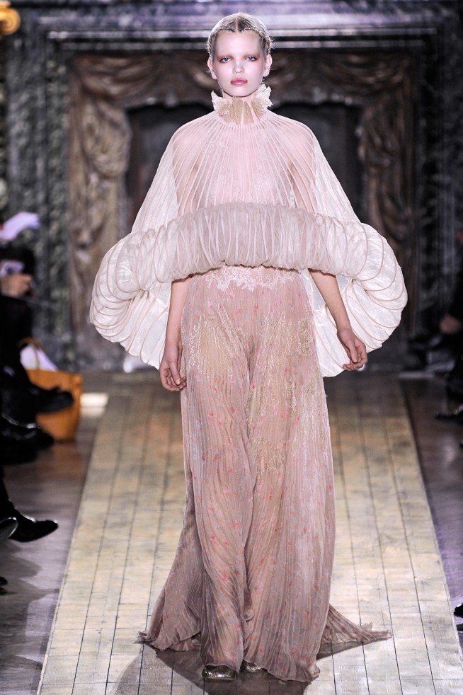 desfiles-valentino-parisverao2011hc-133
