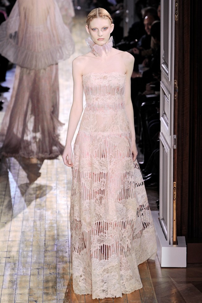 desfiles-valentino-parisverao2011hc-134