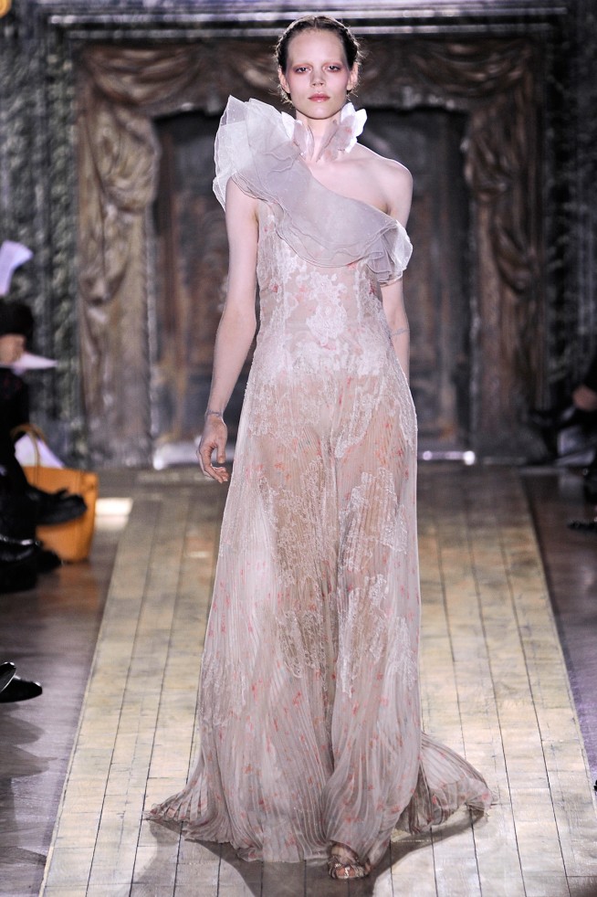 desfiles-valentino-parisverao2011hc-136