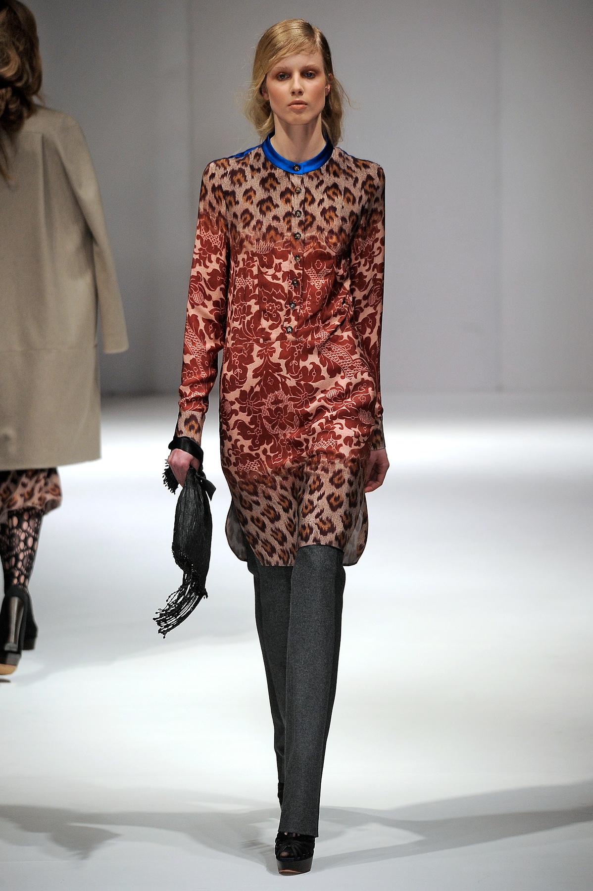 desfiles-clementsribeiro-londresinverno2011rtw-101