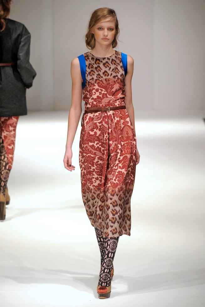 desfiles-clementsribeiro-londresinverno2011rtw-103