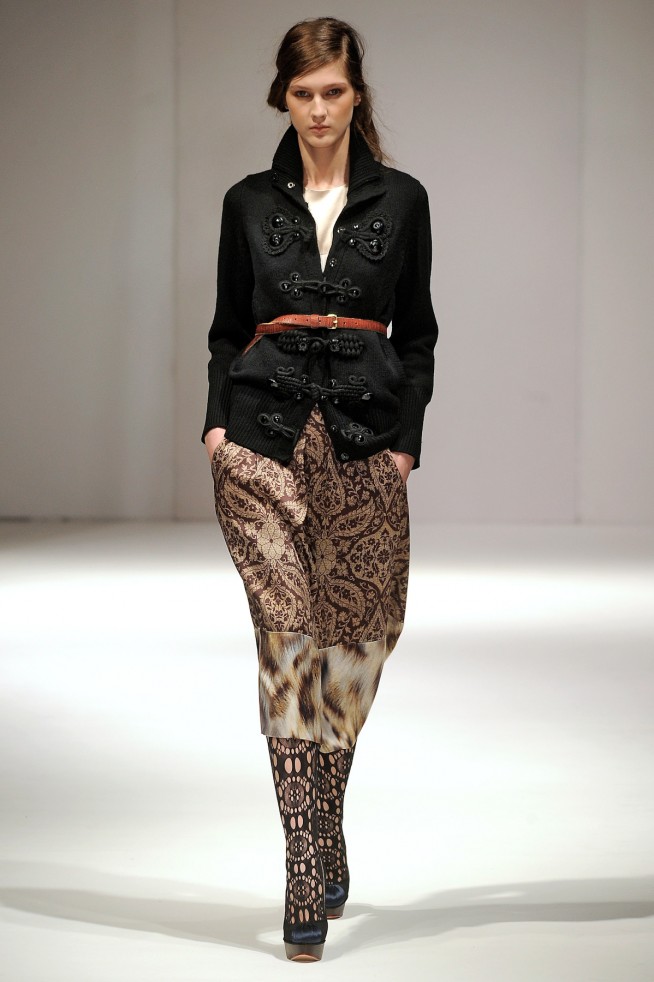 desfiles-clementsribeiro-londresinverno2011rtw-115