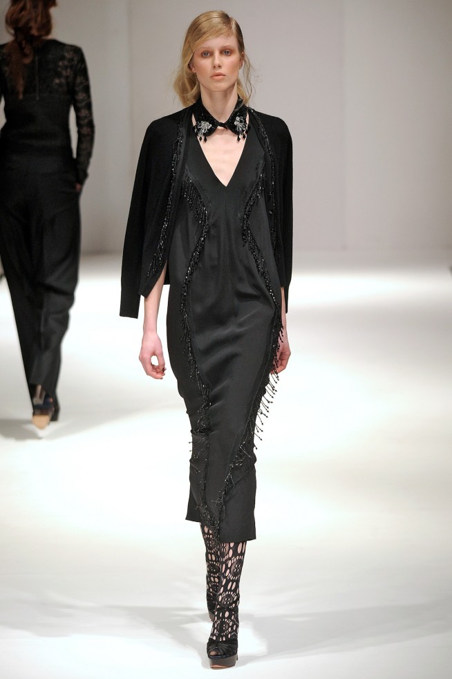 desfiles-clementsribeiro-londresinverno2011rtw-124