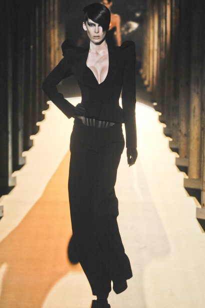 desfiles-mugler-parisinverno2011rtw-123