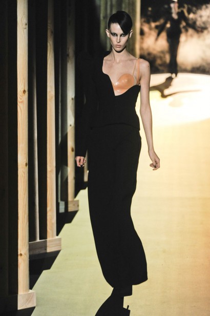 desfiles-mugler-parisinverno2011rtw-124