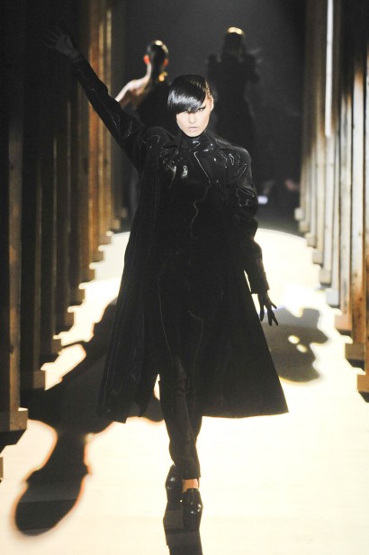 desfiles-mugler-parisinverno2011rtw-126
