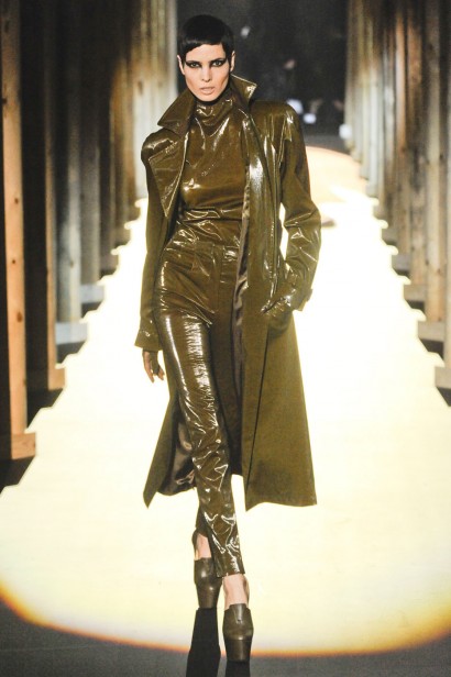 desfiles-mugler-parisinverno2011rtw-127
