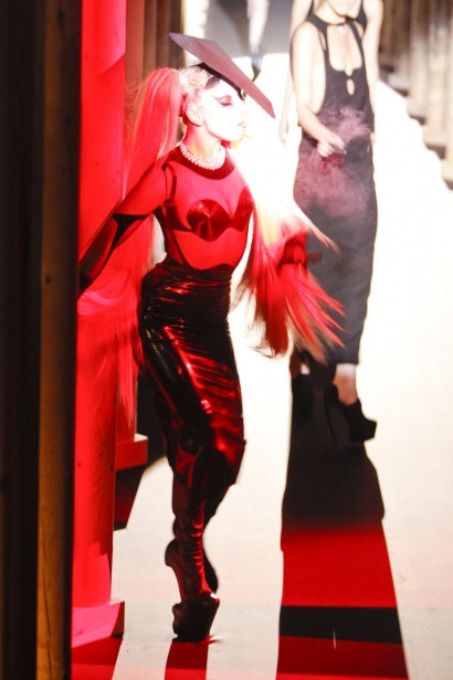 desfiles-mugler-parisinverno2011rtw-133