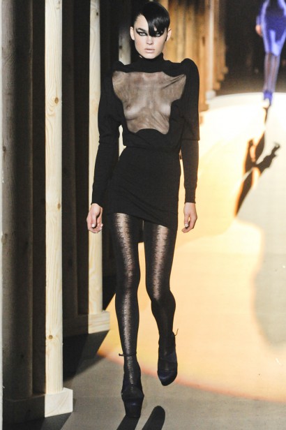 desfiles-mugler-parisinverno2011rtw-140