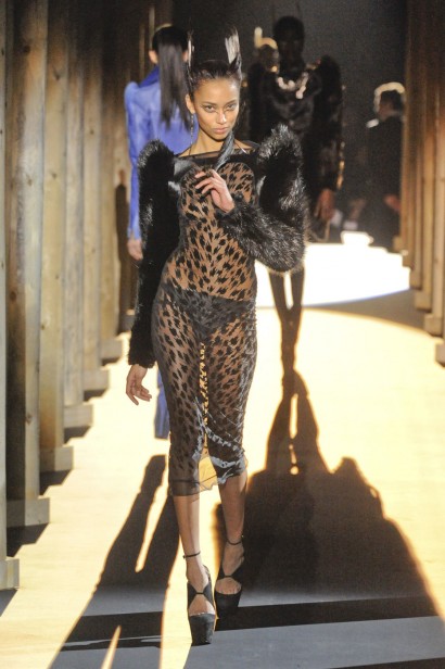desfiles-mugler-parisinverno2011rtw-148