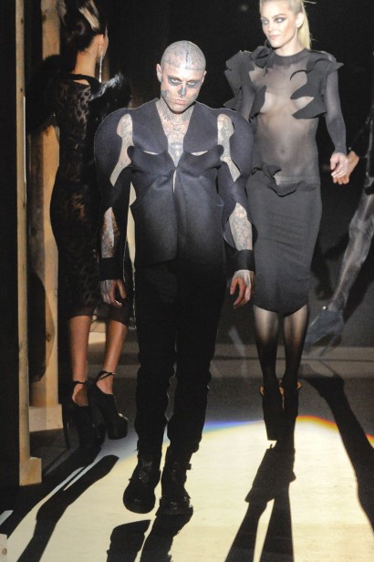 desfiles-mugler-parisinverno2011rtw-152