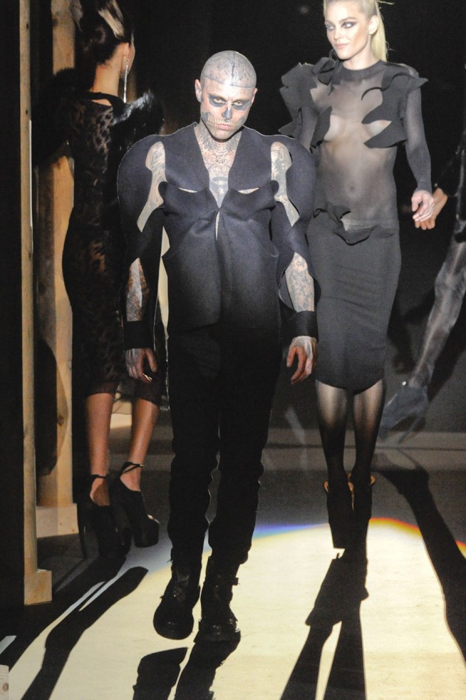desfiles-mugler-parisinverno2011rtw-152
