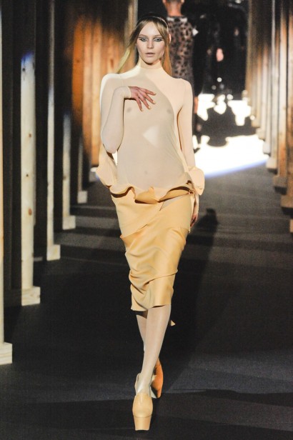 desfiles-mugler-parisinverno2011rtw-154