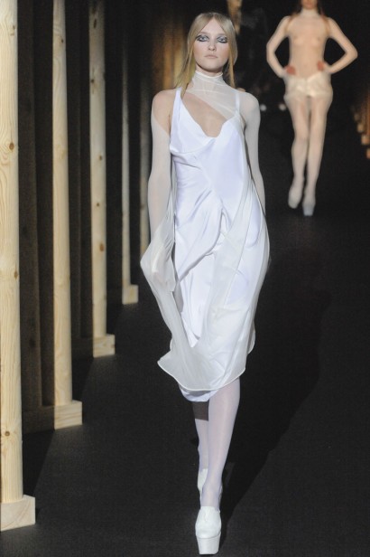 desfiles-mugler-parisinverno2011rtw-157