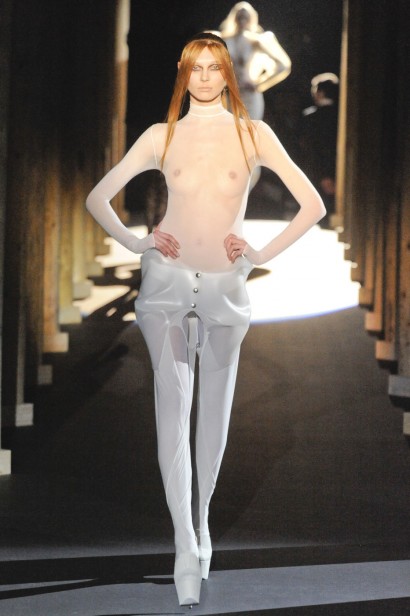 desfiles-mugler-parisinverno2011rtw-158