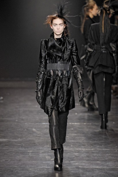 desfiles-anndemeulemeester-parisinverno2011rtw-129