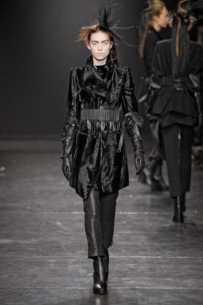 desfiles-anndemeulemeester-parisinverno2011rtw-129