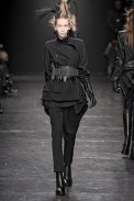 desfiles-anndemeulemeester-parisinverno2011rtw-131