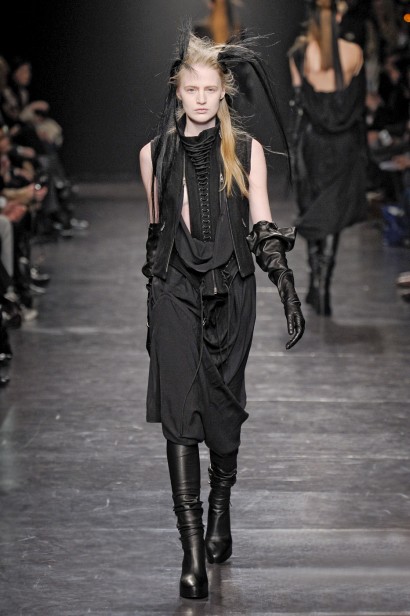 desfiles-anndemeulemeester-parisinverno2011rtw-132