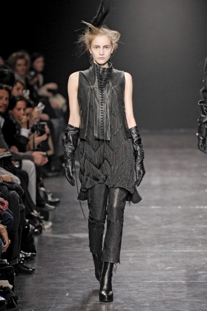 desfiles-anndemeulemeester-parisinverno2011rtw-134