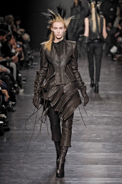 desfiles-anndemeulemeester-parisinverno2011rtw-138