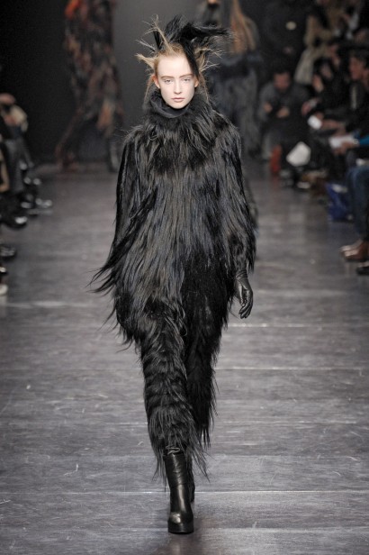 desfiles-anndemeulemeester-parisinverno2011rtw-143