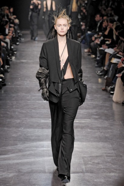 desfiles-anndemeulemeester-parisinverno2011rtw-147
